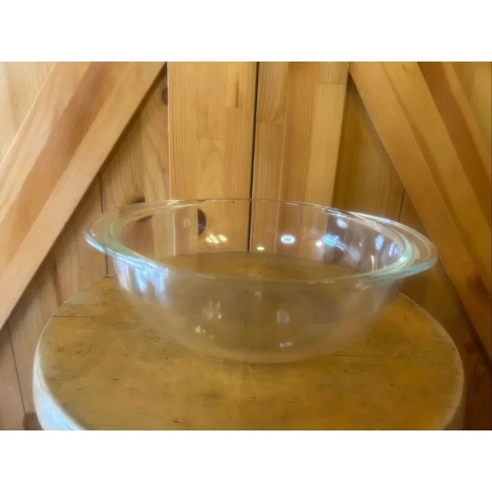 Vintage Pyrex Clear 2 Qt Bowl with Handles 10x3” Including Handles (6063)